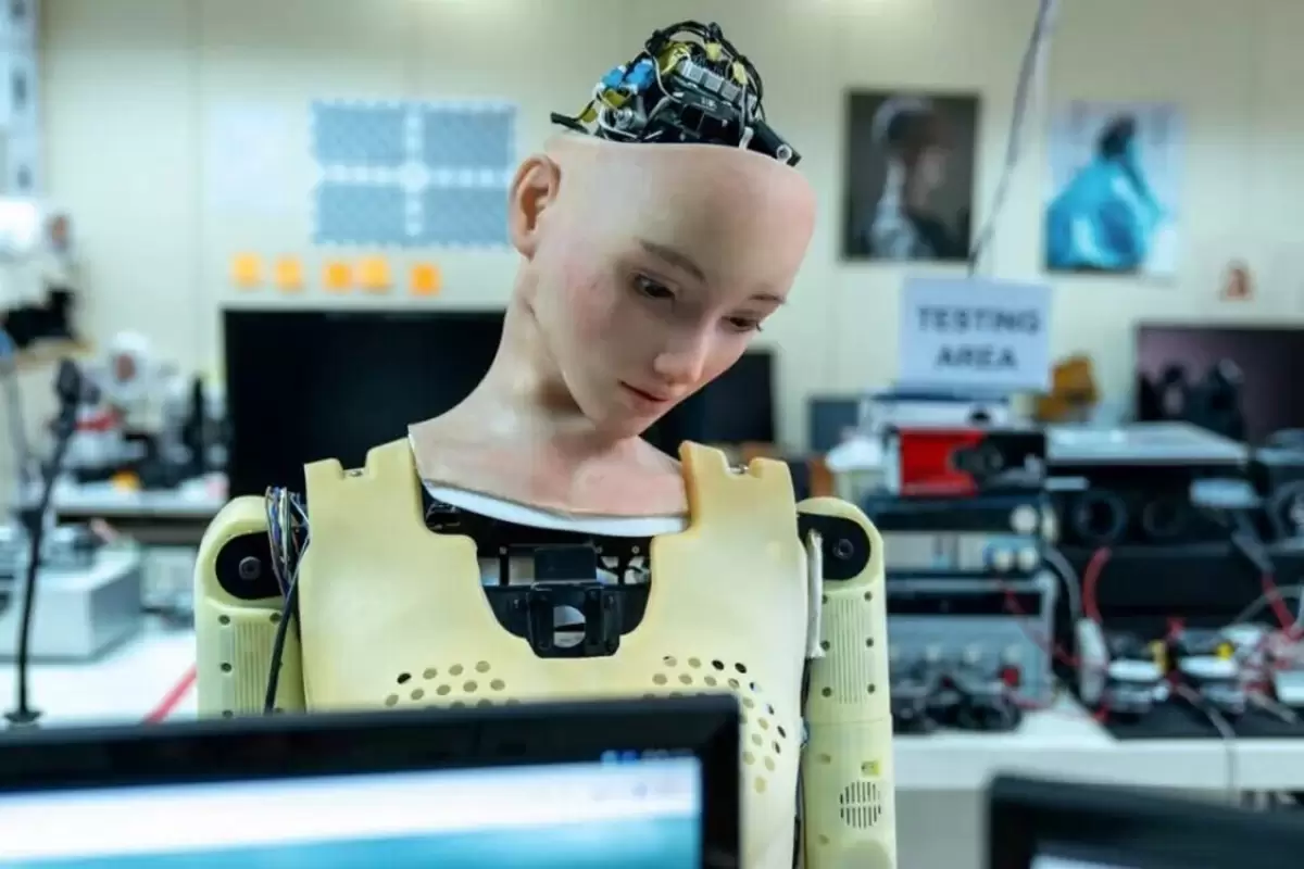 ربات‌های چینی که با انسان مو نمی‌زنند!