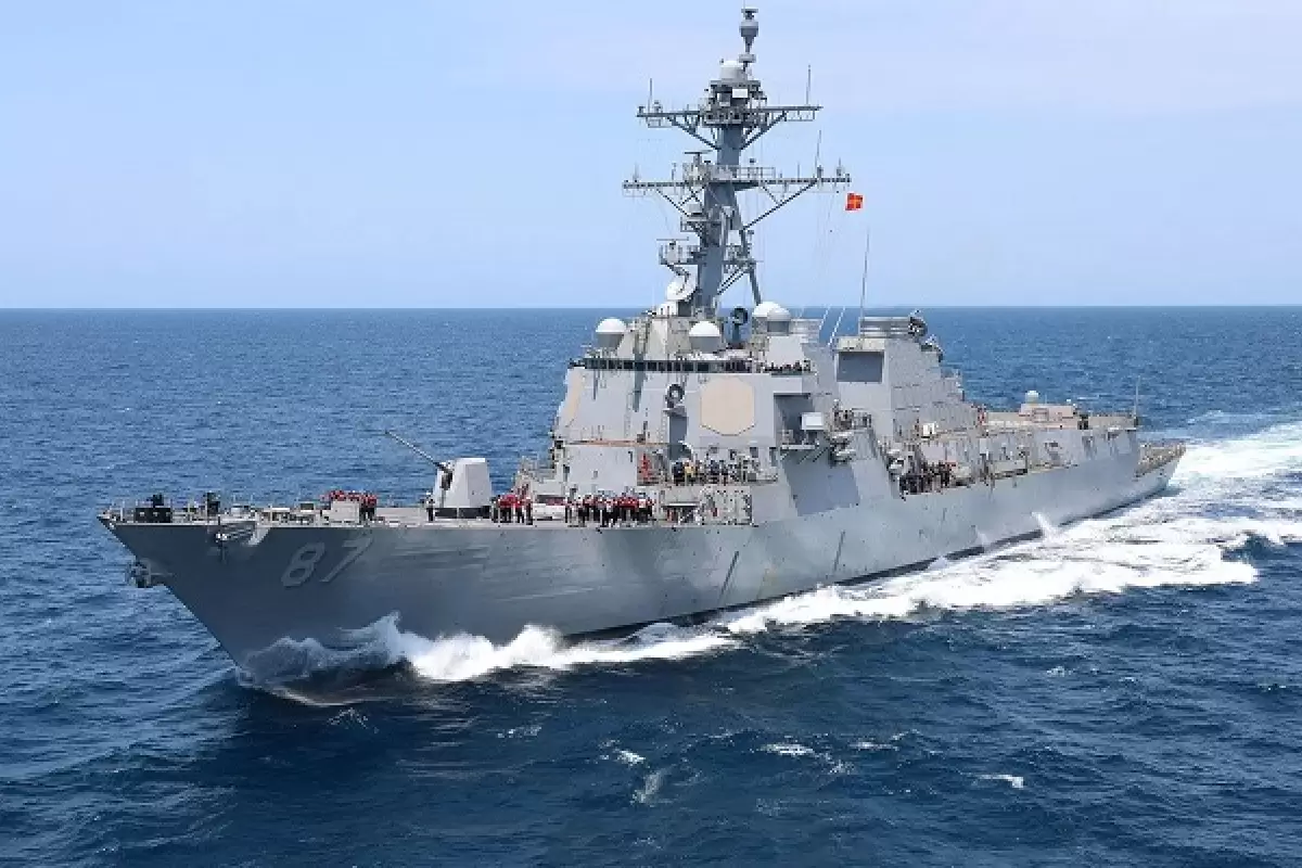 شلیک دو موشک بالستیک به سمت ناوشکن آمریکایی در خلیج عدن