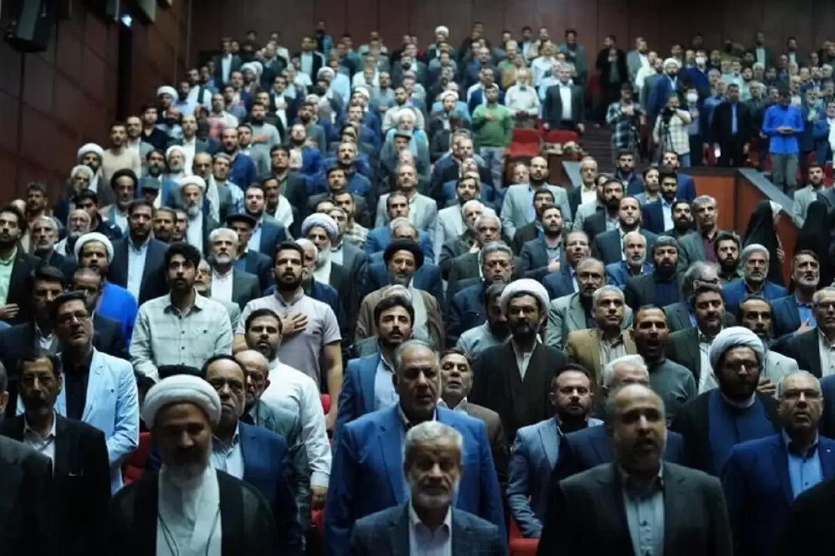 از خانه نشینی احمدی نژاد تا بلند شدن علم جبهه پایداری
