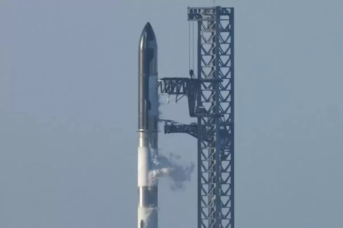 ( عکس) پرتاب قدرتمندترین موشک جهان برای دومین بار