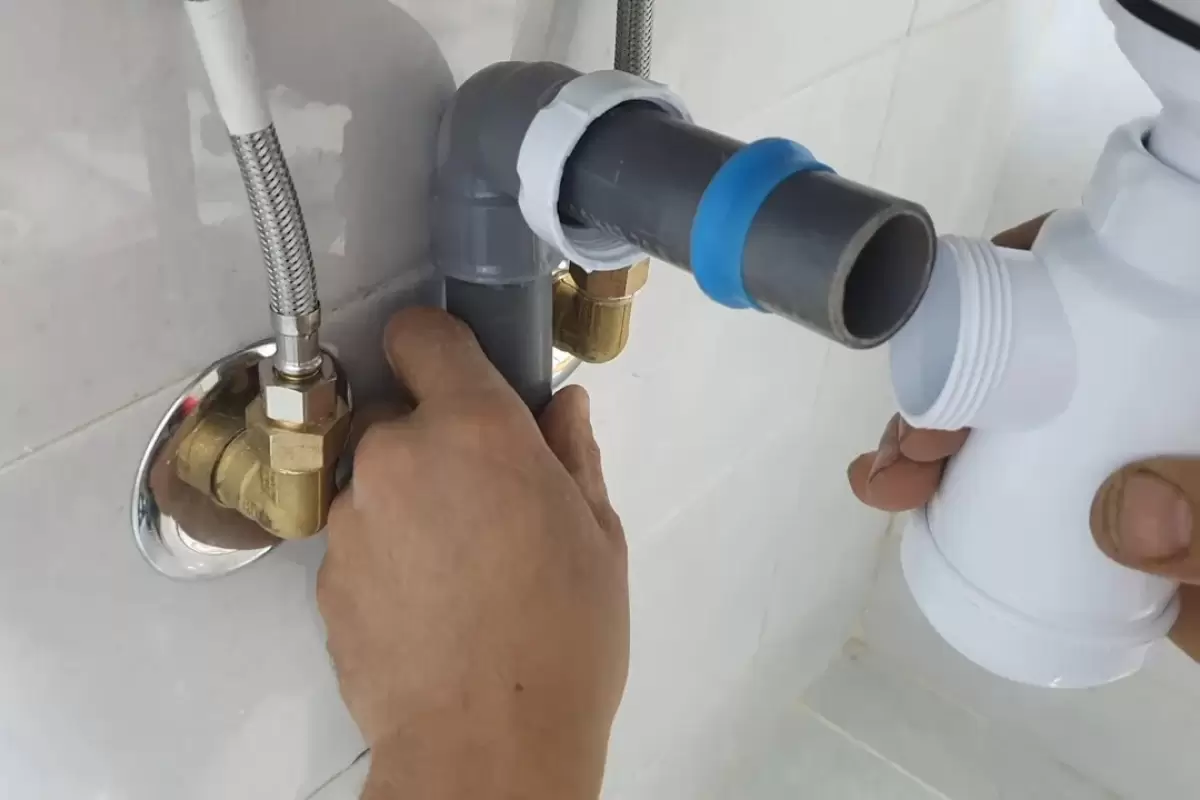 (ویدئو) سنگ روشویی توالت و اتصالات آن را با این نکات ساده نصب کنید