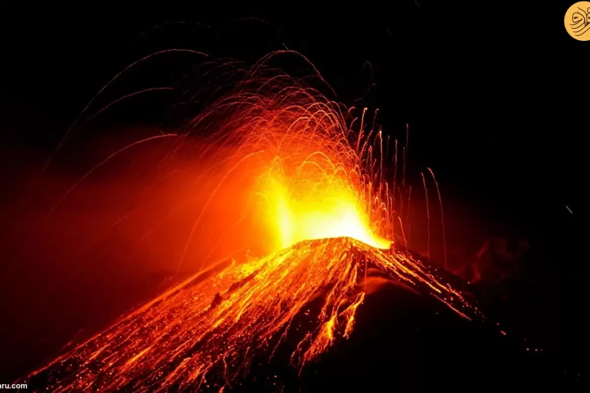 (ویدئو) فوران آتشفشان اتنا، شب سیسیل را روشن کرد