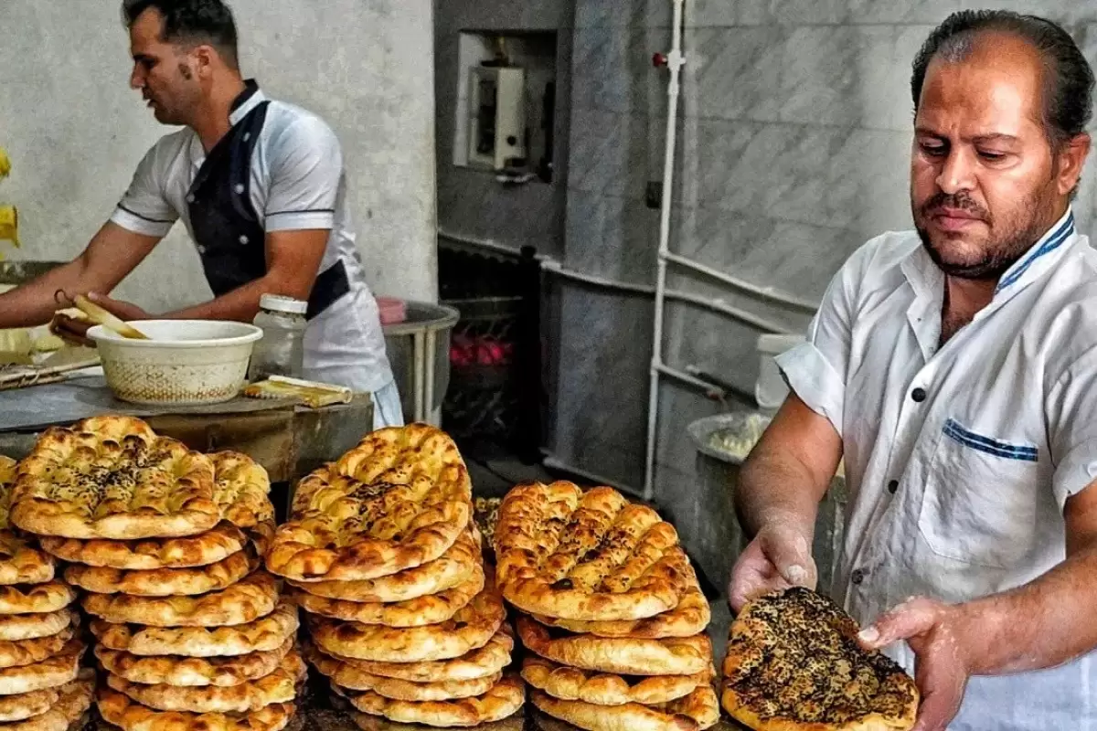(ویدئو) نانوایی های اصفهان بربری را به این شکل متفاوت آماده می کنند