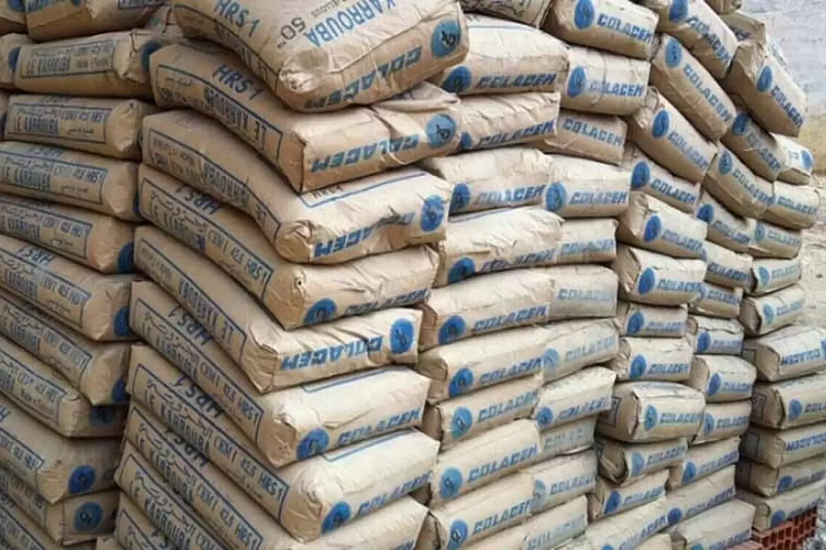 (ویدیو) استفاده خلاقانه راننده پراید برای بالا بردن مصالح ساختمانی!