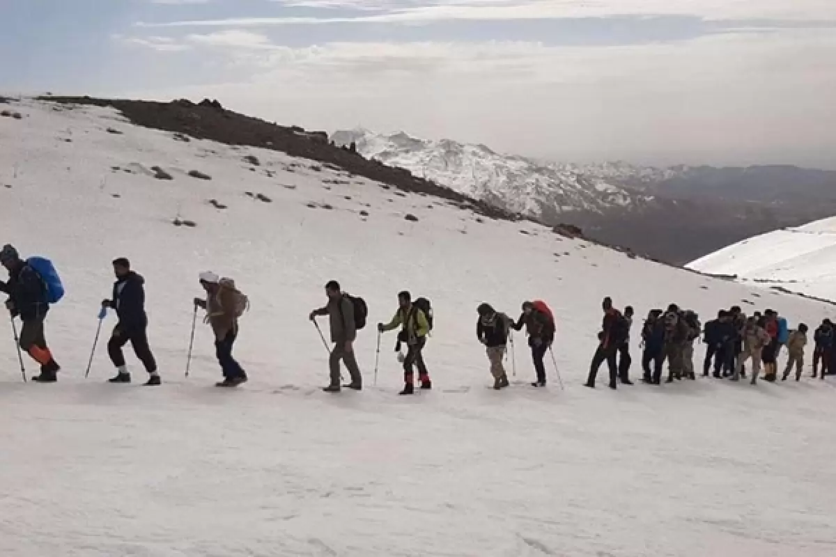 گرفتاری ۹ کوهنورد ‌در بهمن اشترانکوه