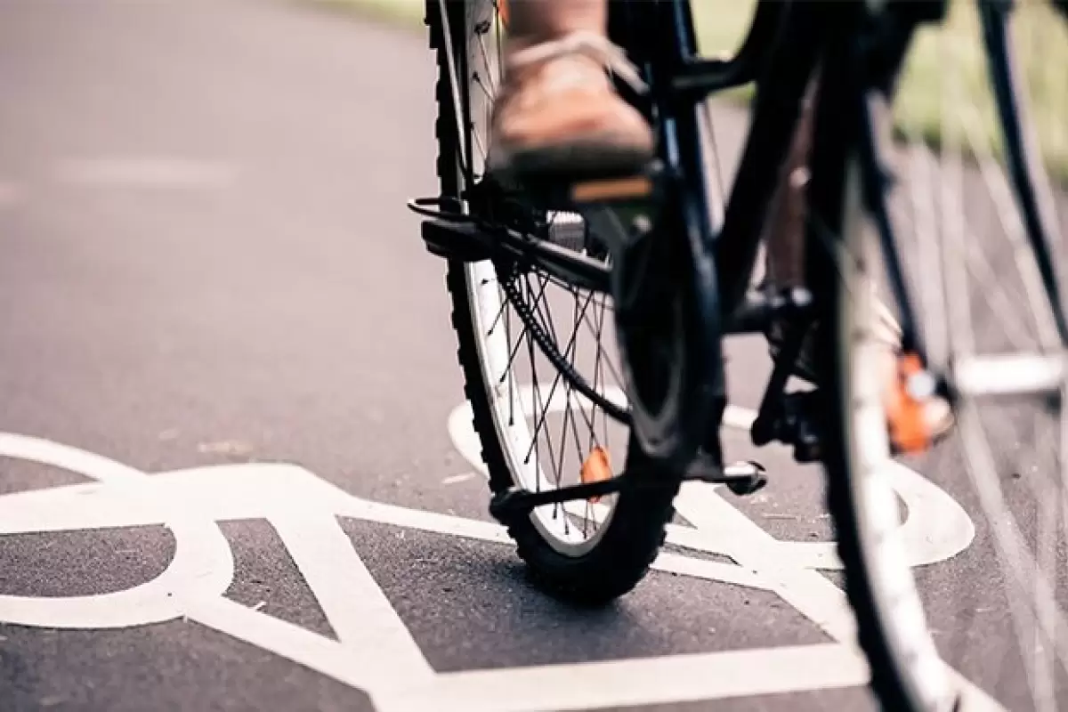 ببینید | برخوردهای شدید دوچرخه‌سواران به یک مانع خیابانی