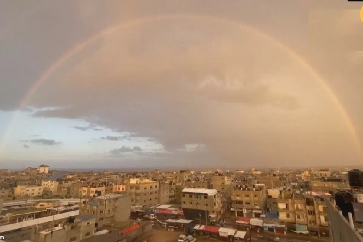 (ویدئو) رنگین کمان، هدیه باران به فلسطینی‌های جنگ‌زده