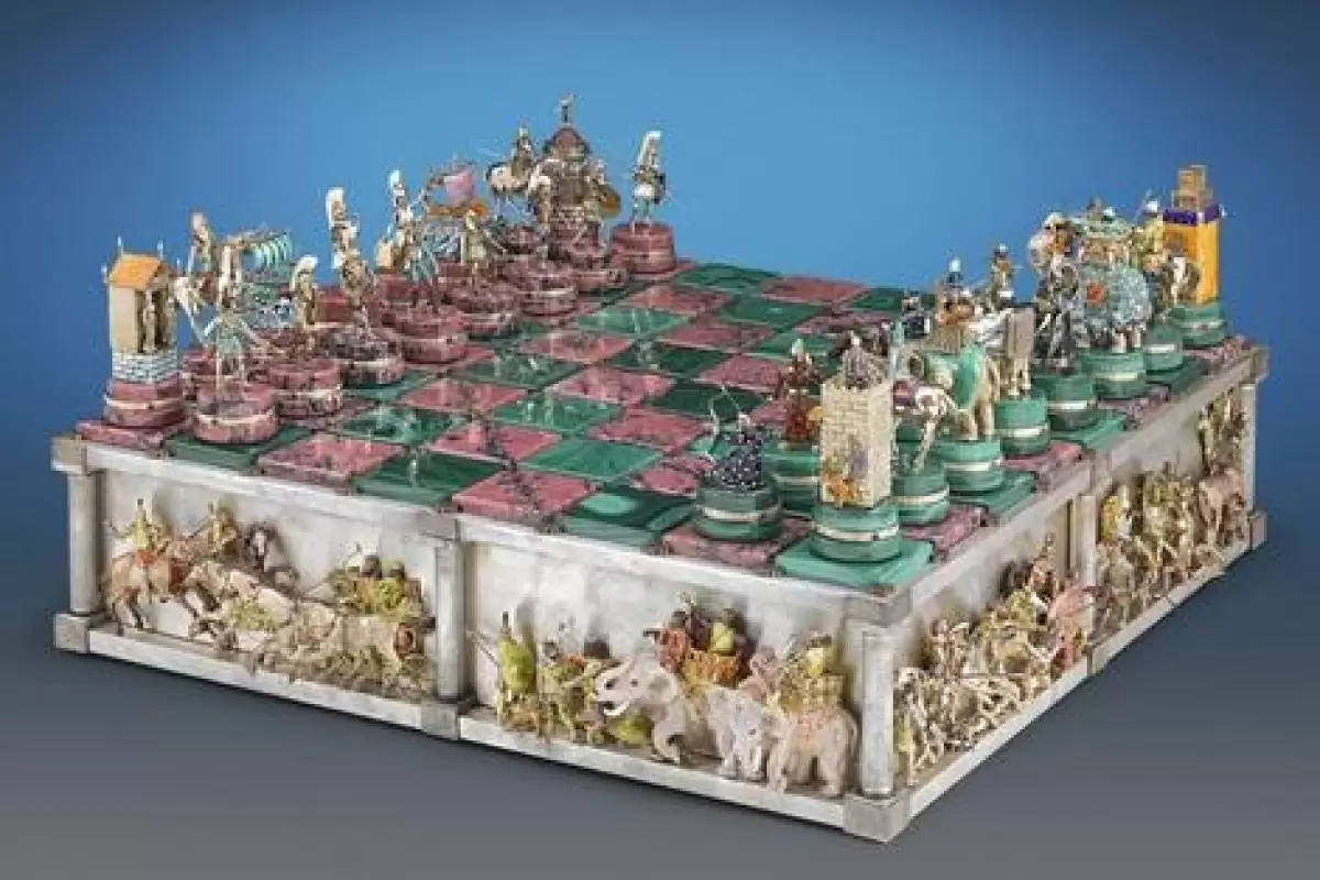 (ویدیو + عکس) ست شطرنج میلیون دلاری با الهام از نبرد تاریخی مقدونیان و ایرانیان