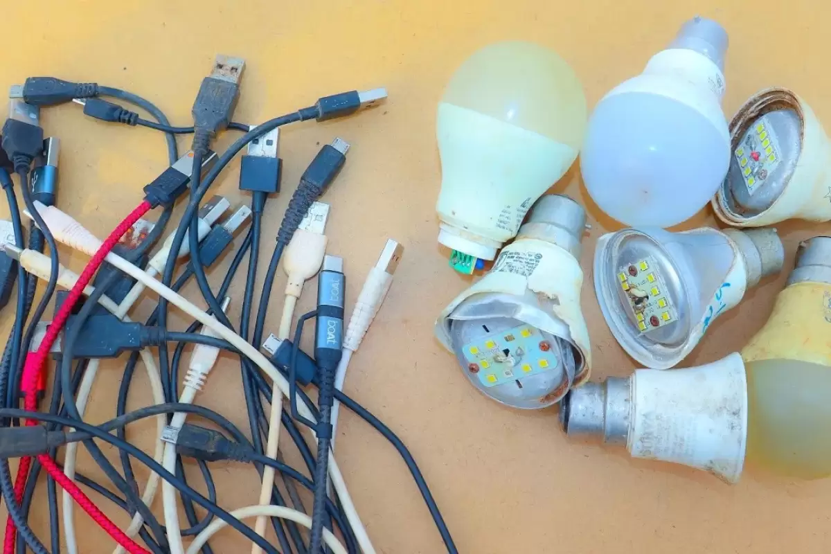 (ویدئو) 3 ایده ساده و خانگی برای استفاده از لامپ های LED قدیمی و کابل های USB
