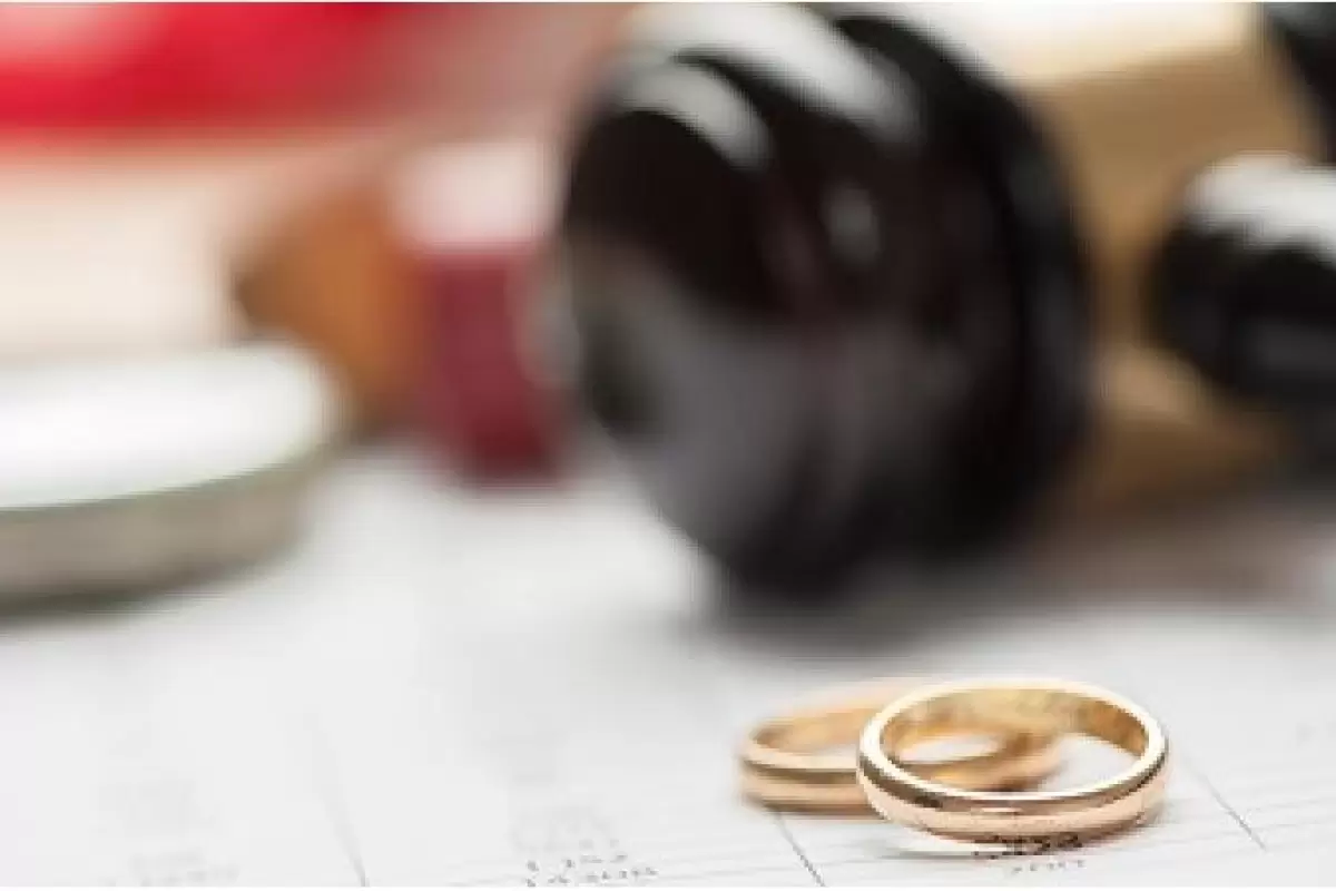 درخواست طلاق از تازه عروسی که در غذا سیر و پیاز می‌ریزد