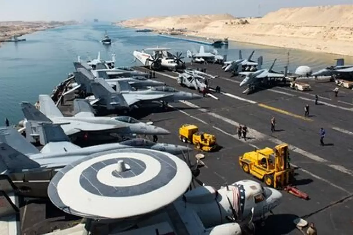 ببینید | نصب جنگنده‎‌‎های سوپرهورنت نیروی دریایی آمریکا بر روی ناو هواپیمابر آیزنهاور در خلیج فارس