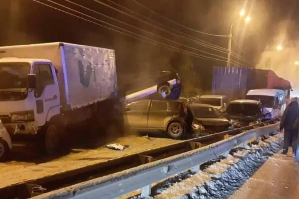 ببینید | اولین ویدیو از تصادف زنجیره‌ای ترسناک در روسیه بر اثر یخبندان