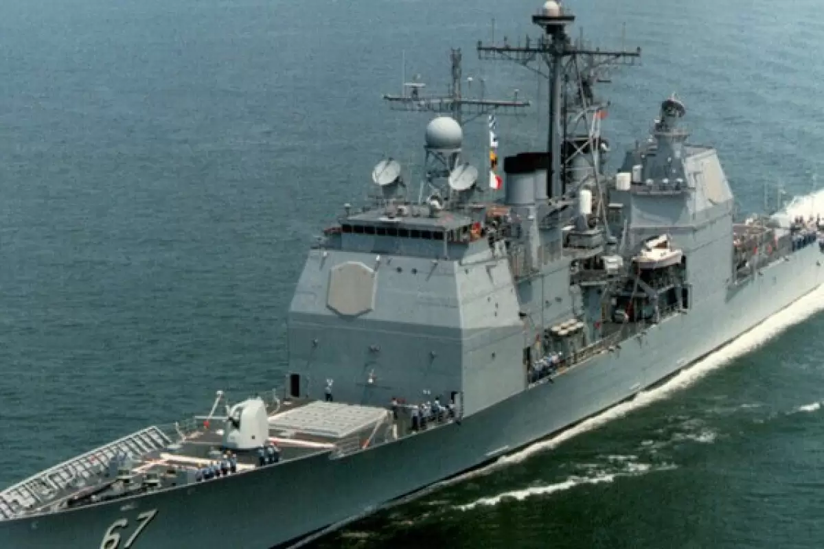 فوری | حمله موشکی و پهپادی به ناوشکن آمریکایی در دریای سرخ