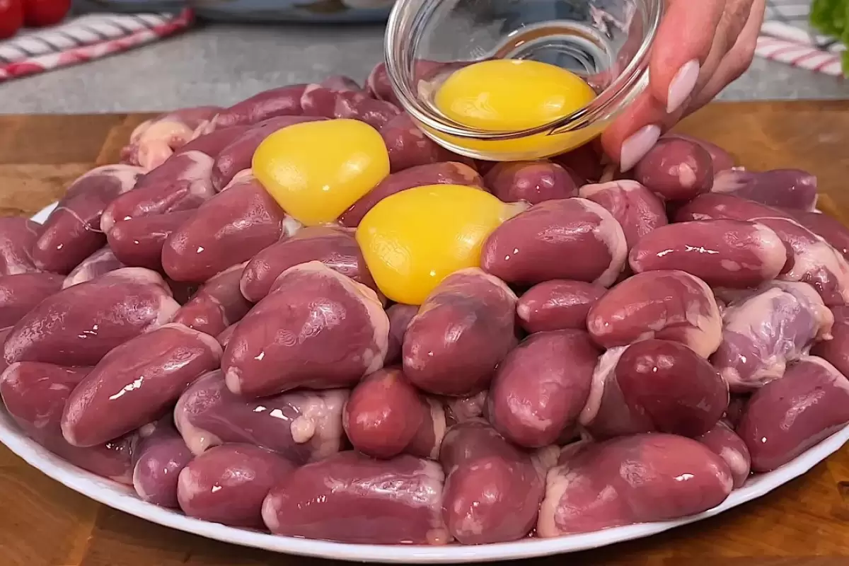(ویدئو) طبخ 3 غذای خوشمزه و سریع با دل مرغ به سبک آشپز مشهور آلمانی