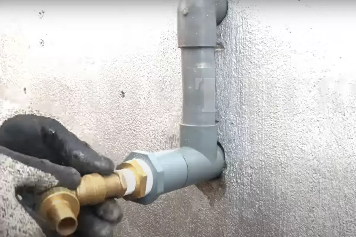 (ویدئو) با یاد گرفتن این ترفندها نصب شیر آب و تعمیر لوله شکسته را خوتان انجام دهید
