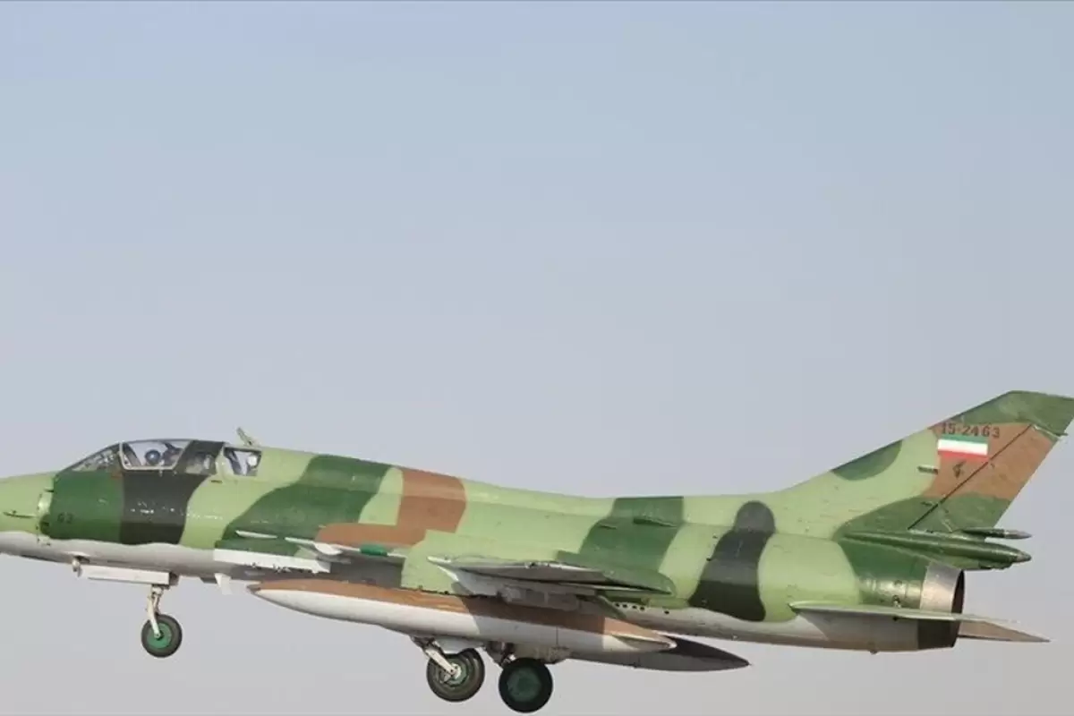 (ویدیو) تصاویری از لاشه جنگنده سوخو ۲۲ بعد از سقوط در اطراف کازرون