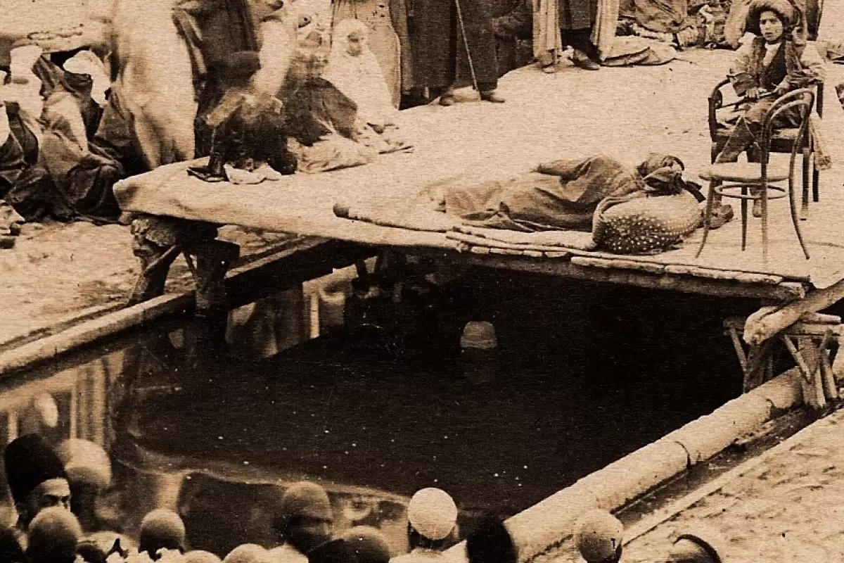 عکسی دیده‌نشده از یک نمایش «تخته‌حوضی» در عصر قاجار