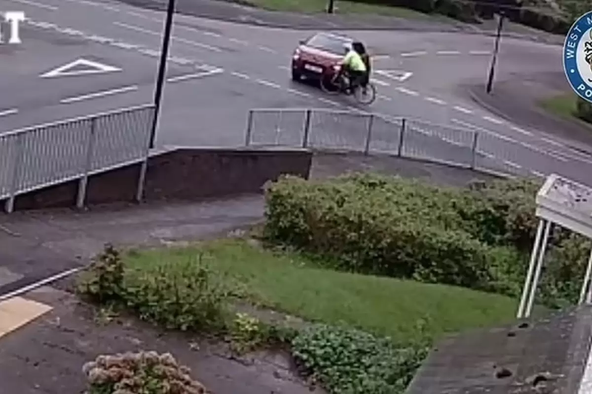 (ویدئو) تصادف دلخراش پیرزن دوچرخه سوار با یک خودرو