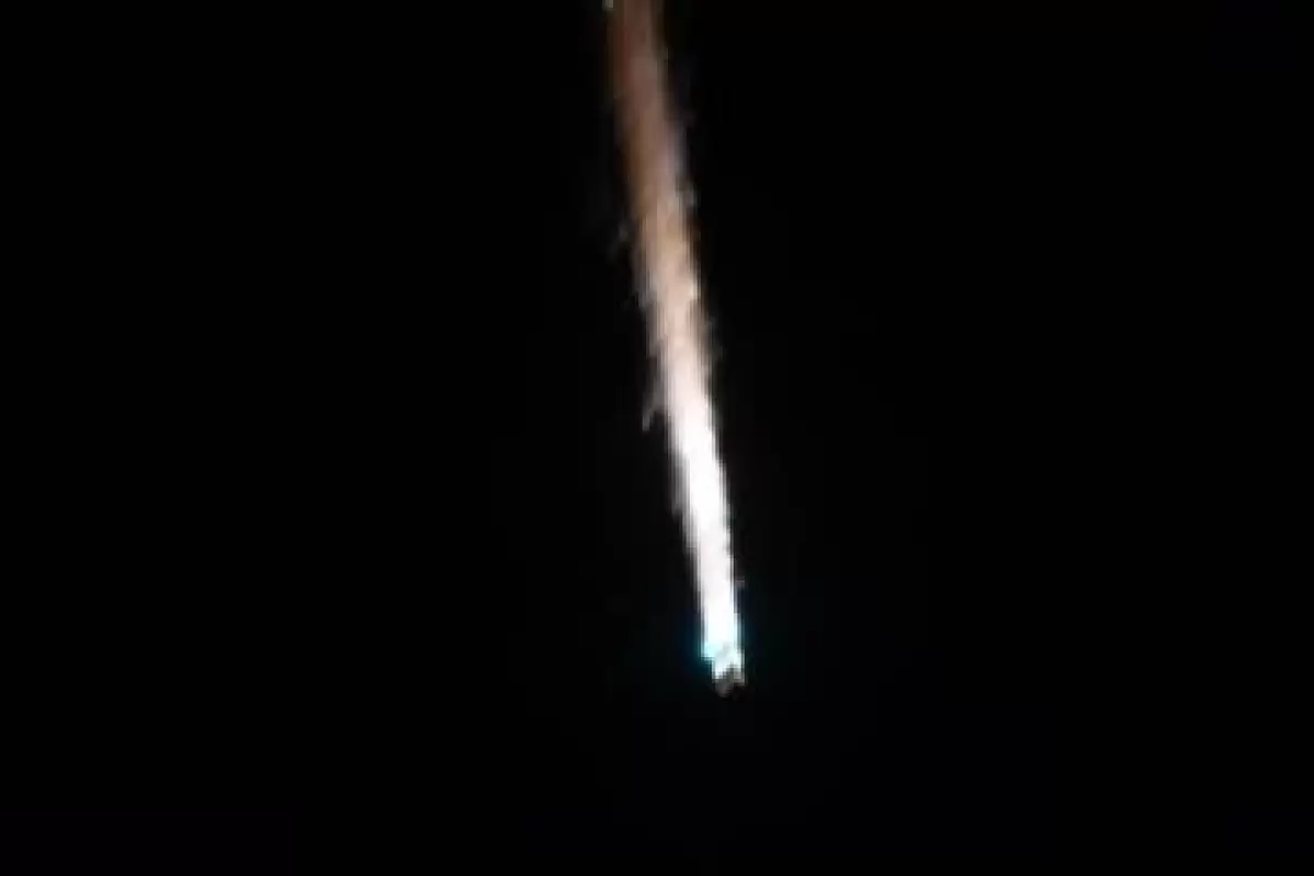 (عکس) شکار صحنه تماشایی سوختن فضاپیمای روسی توسط یاسمین مقبلی