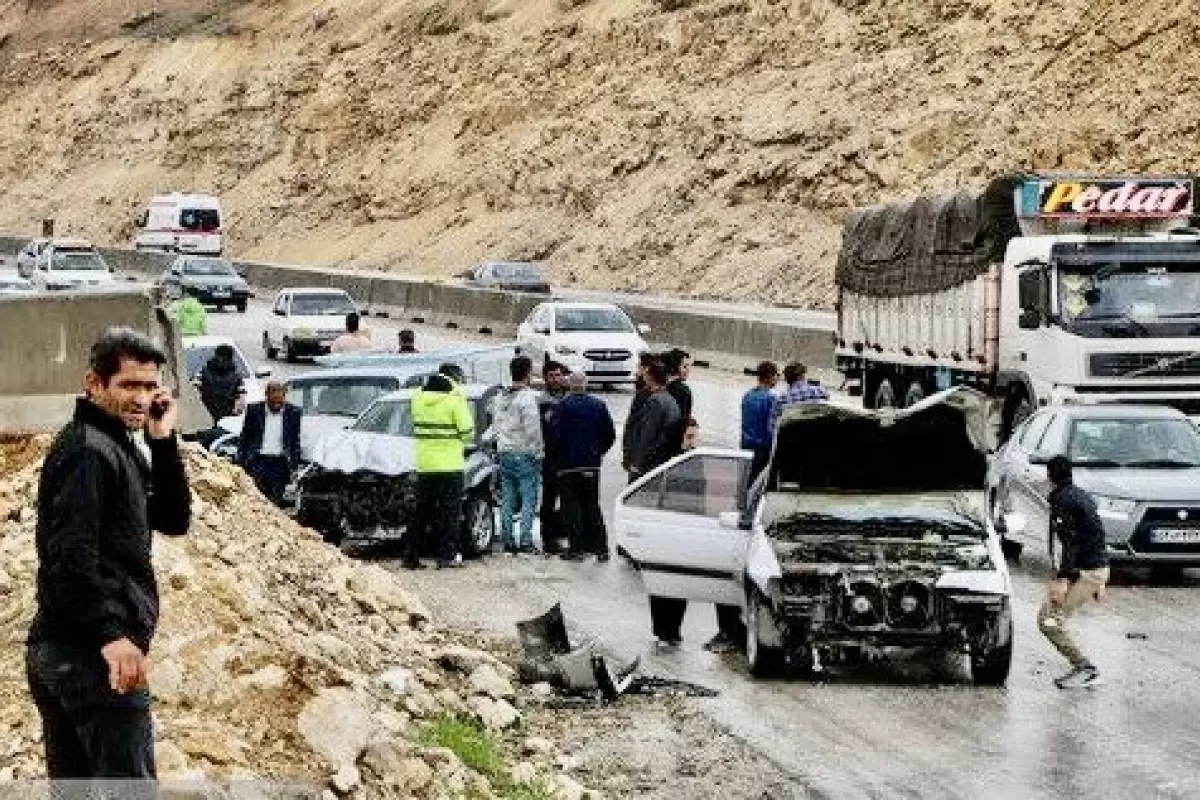 ببینید | اولین تصاویر از تصادف ۳۲ خودرو در اتوبان قزوین در پل زیباشهر!