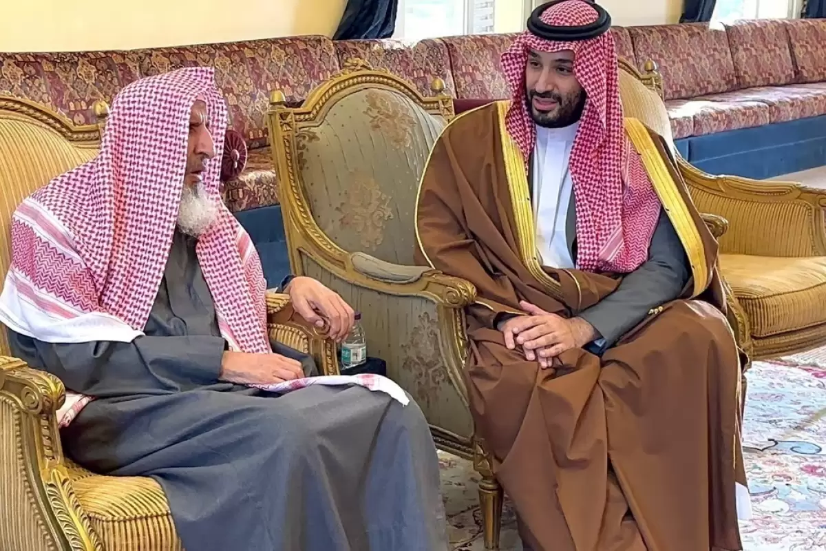 (ویدئو) محمد بن سلمان سر مفتی اعظم را بوسید