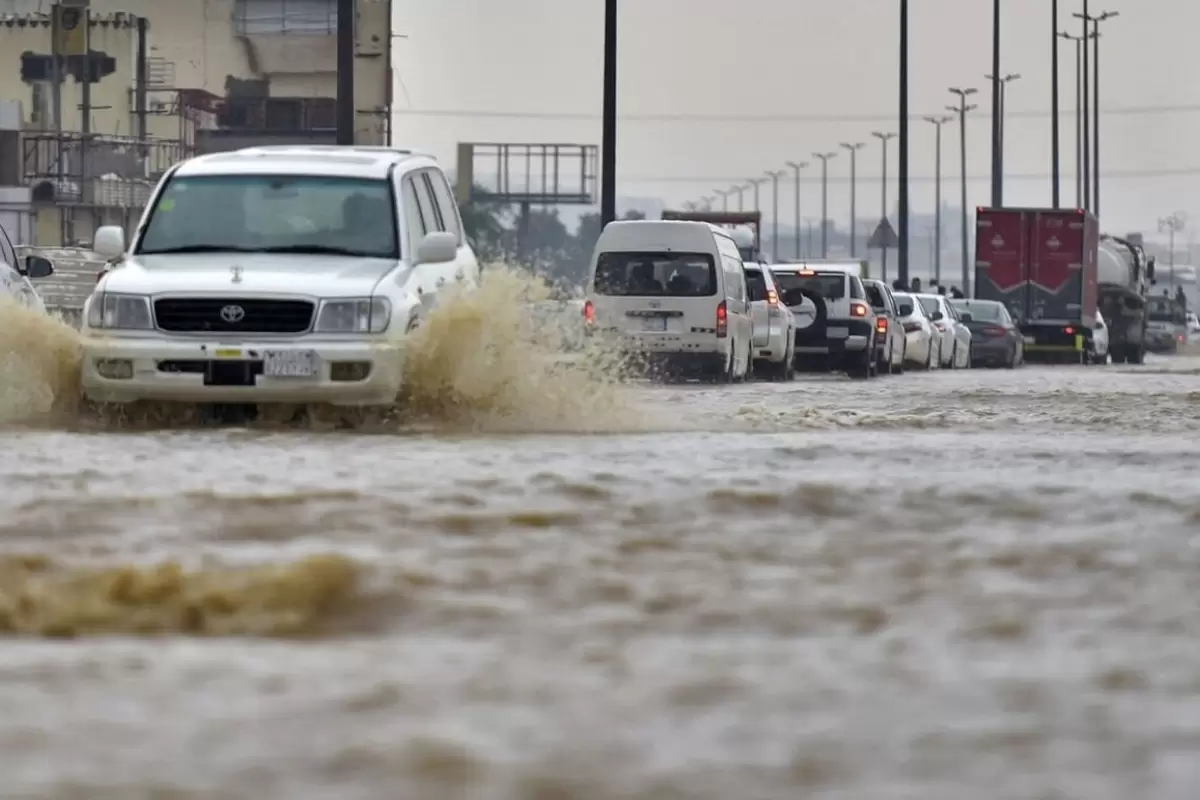 (ویدئو) وضعیت عجیب خیابان‌ها در عربستان بعد از بارش شدید باران