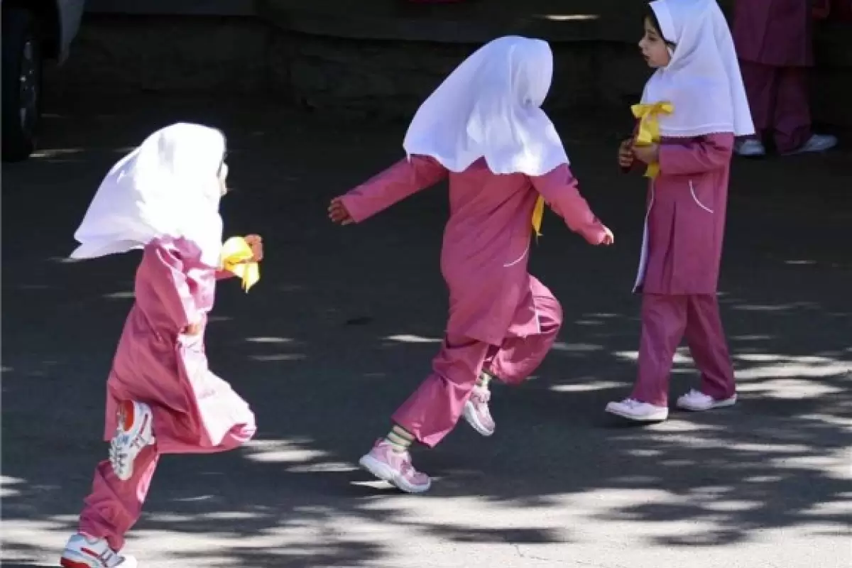 یک مقام فرهنگی آموز‌ش‌وپرورش: علاوه بر لباس فرم باید اقدامات ویژه‌ای‌ برای حجاب دانش‌آموزان شود