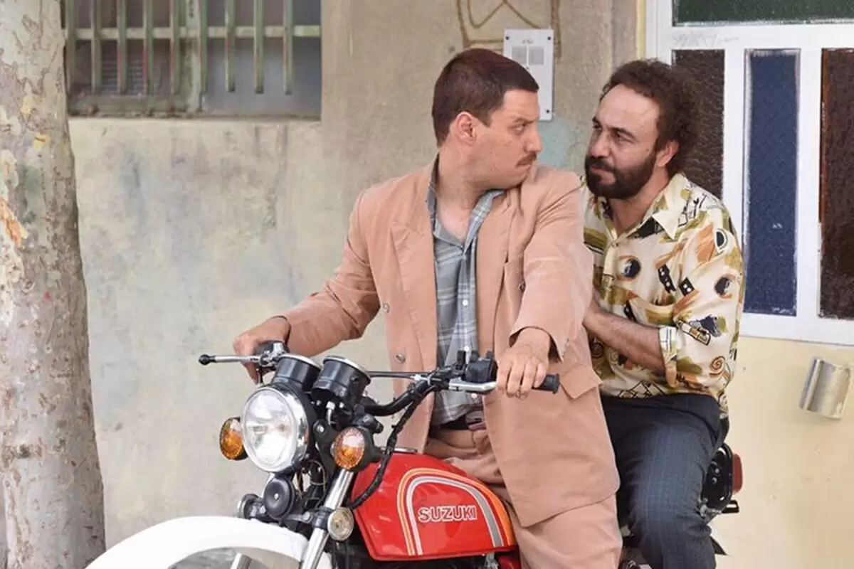 (ویدئو) خنده‌های رضا عطاران و جواد عزتی در پشت صحنه فیلم هزارپا