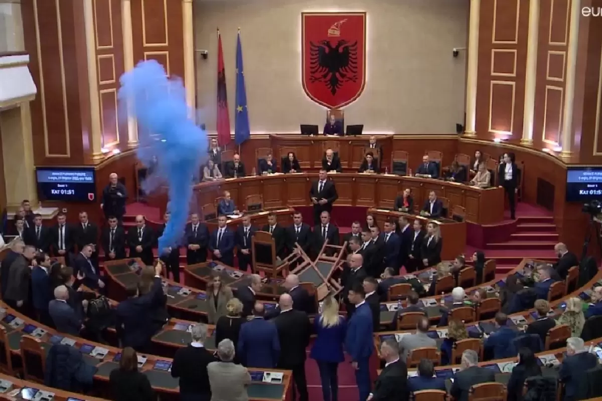 (ویدئو) هرج و مرج در پارلمان آلبانی
