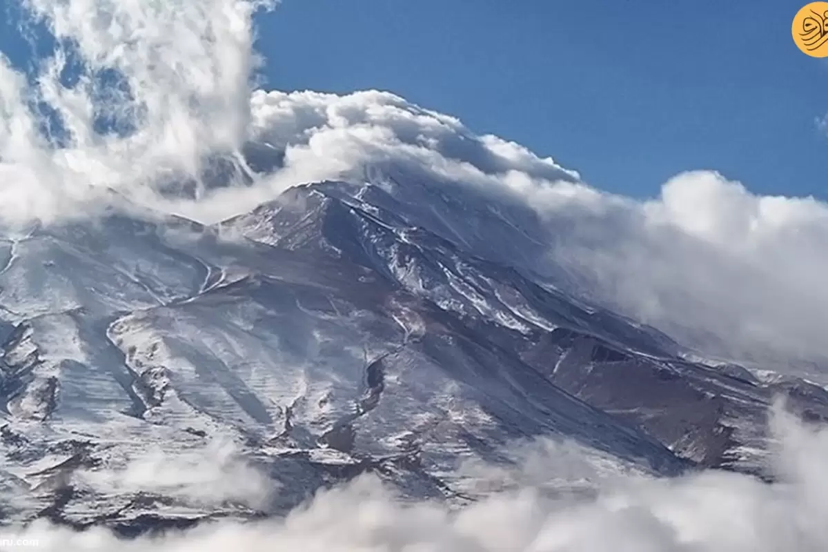 (ویدئو) قله دماوند در آغوش ابرها