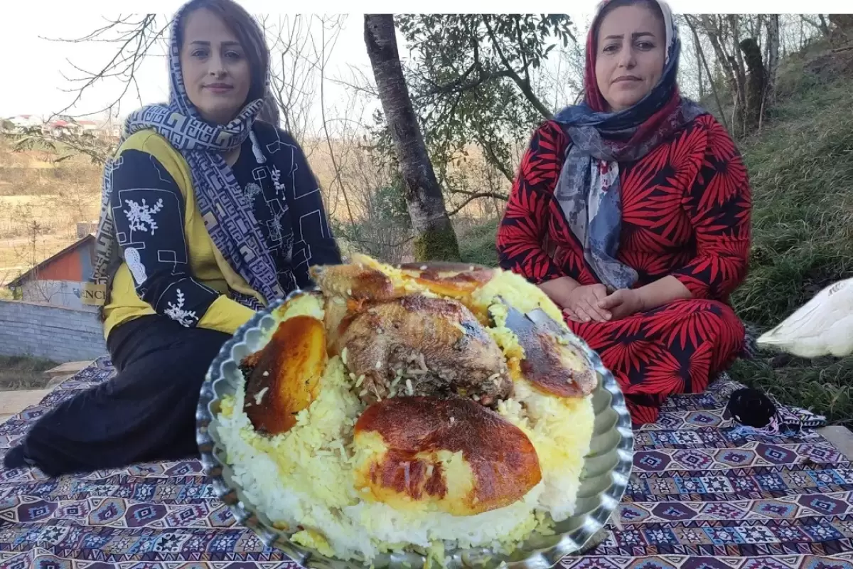 (ویدئو) پخت پلو مرغ محلی به سبک متفاوت و دیدنی دو بانوی روستایی گیلانی