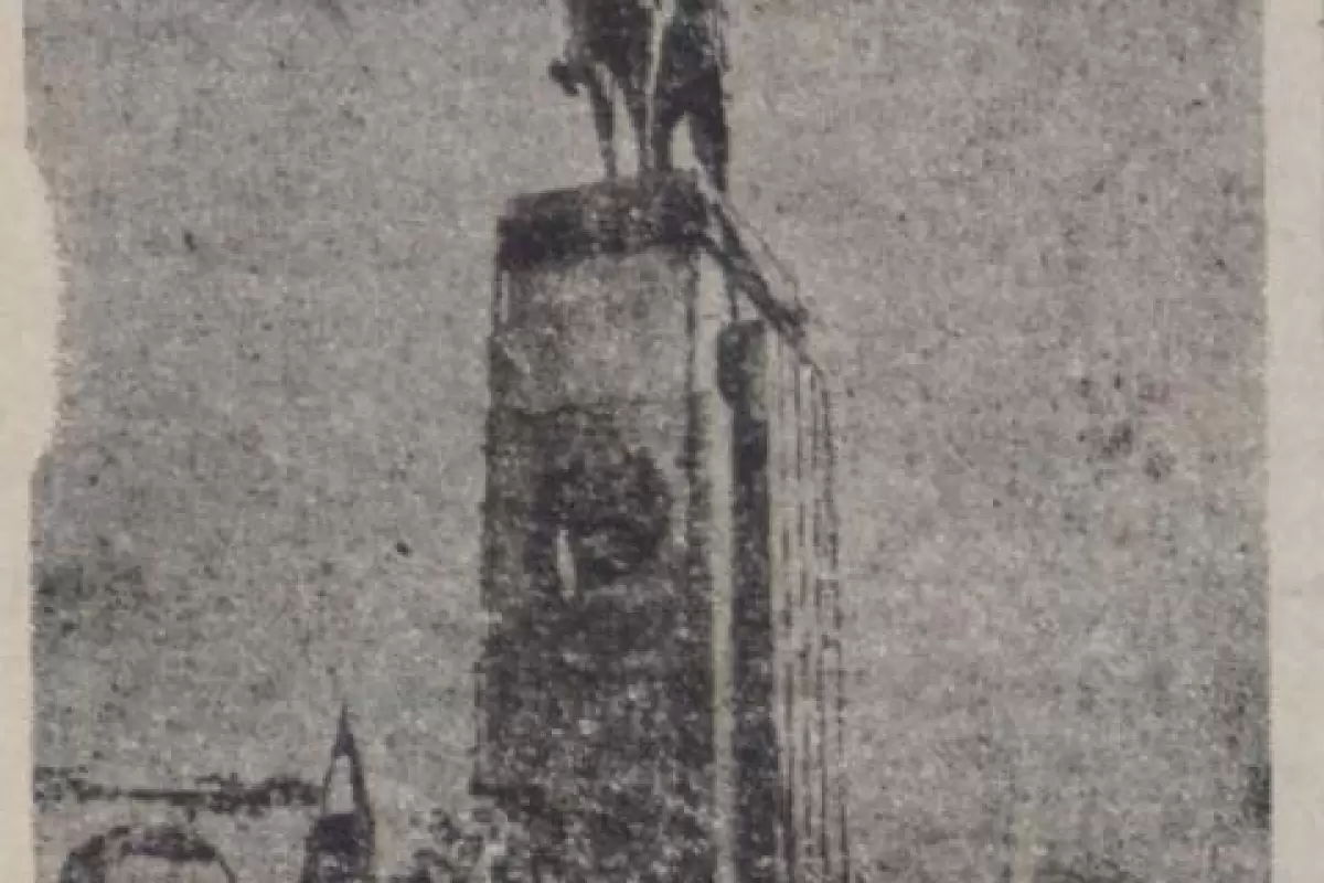 (عکس) ماجرای نصب مجسمه رضاشاه در میدان راه آهن