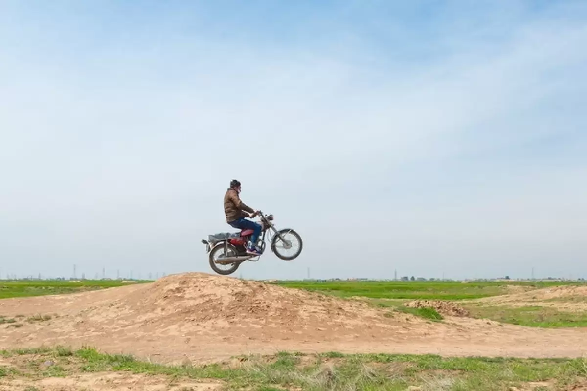 (ویدئو) موتورسواری بر روی محوطه باستانی!