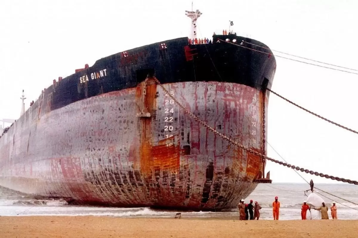 (تصاویر) سرگذشت بزرگترین کشتی جهان که در آب‌های ایران غرق شد