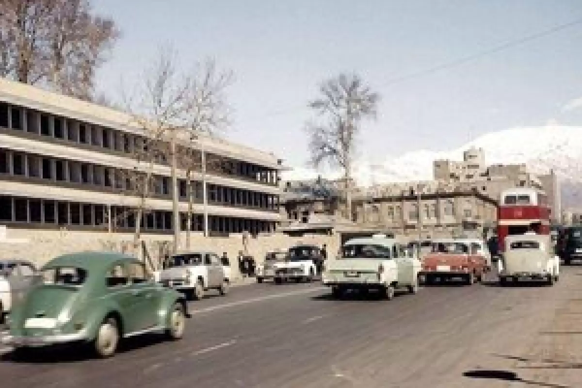 (عکس) تصویری ناب از این میدان قدیمی تهران؛ ۶۶ سال قبل