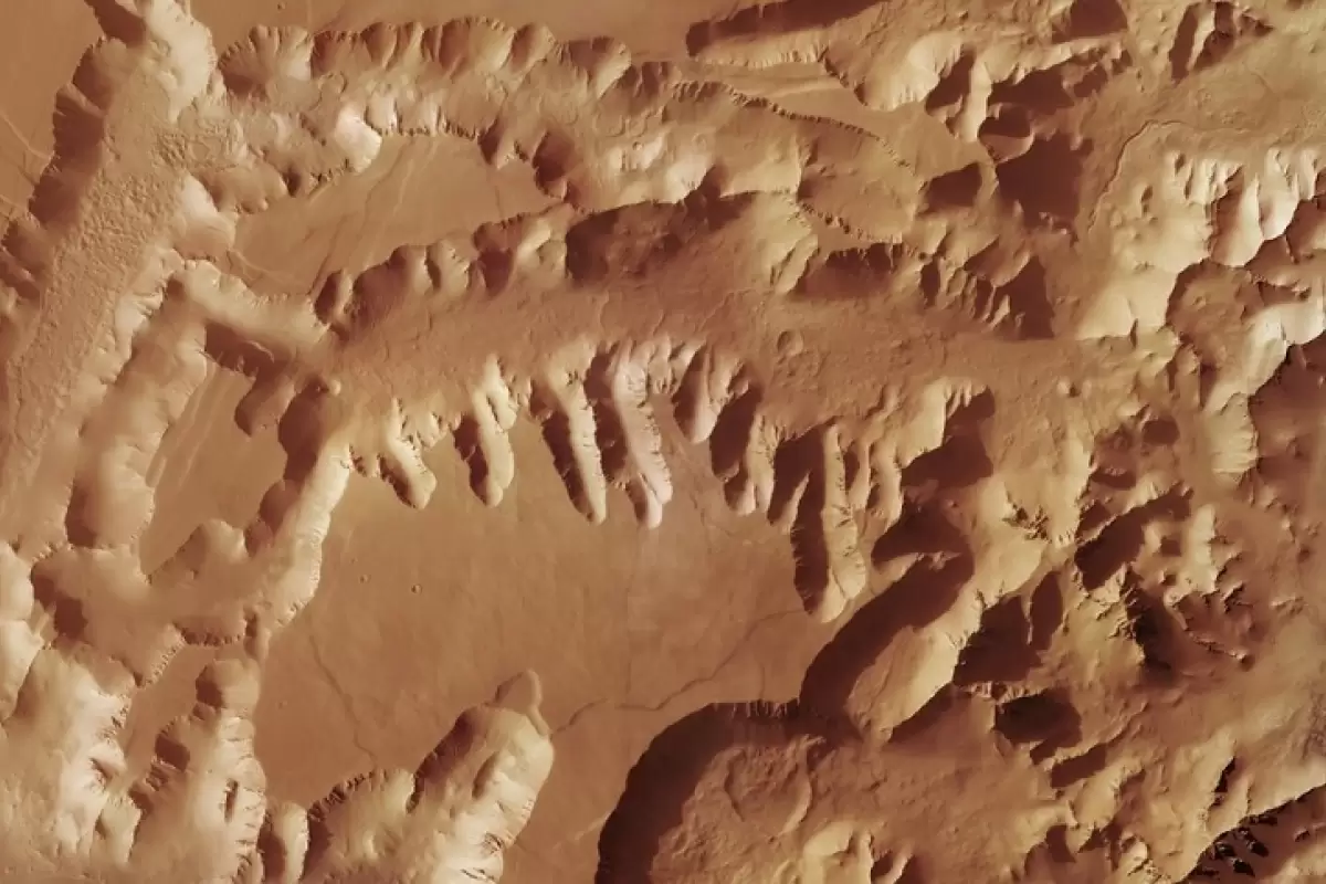 (عکس) برترین عکس فضایی هفته؛ درّه‌های هزارتوی مریخ