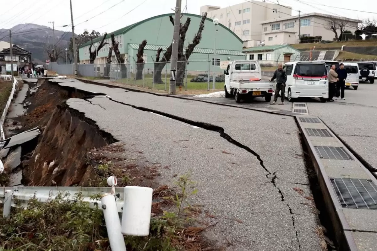 (ویدئو) لحظه وقوع زلزله بزرگ ژاپن در یک پارکینگ طبقاتی