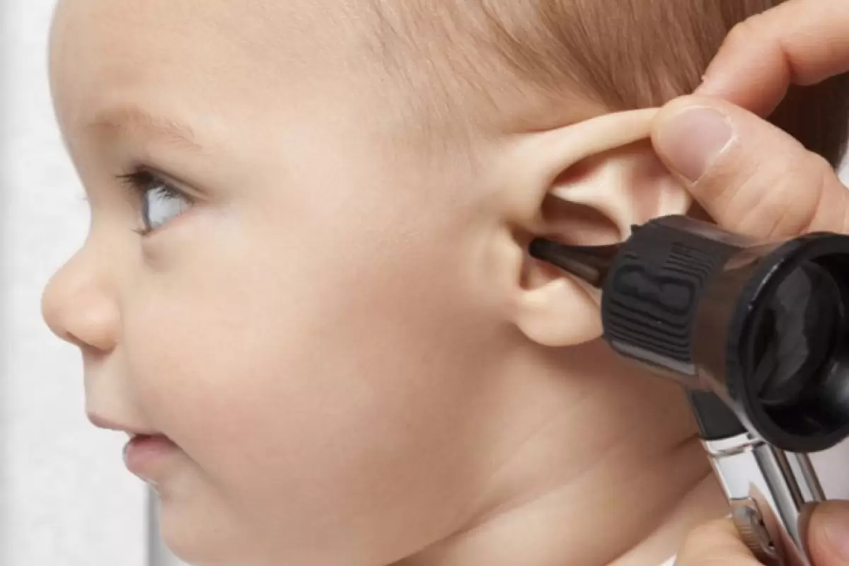 عفونت گوش چگونه می تواند گفتار کودک را به تاخیر بیاندازد؟