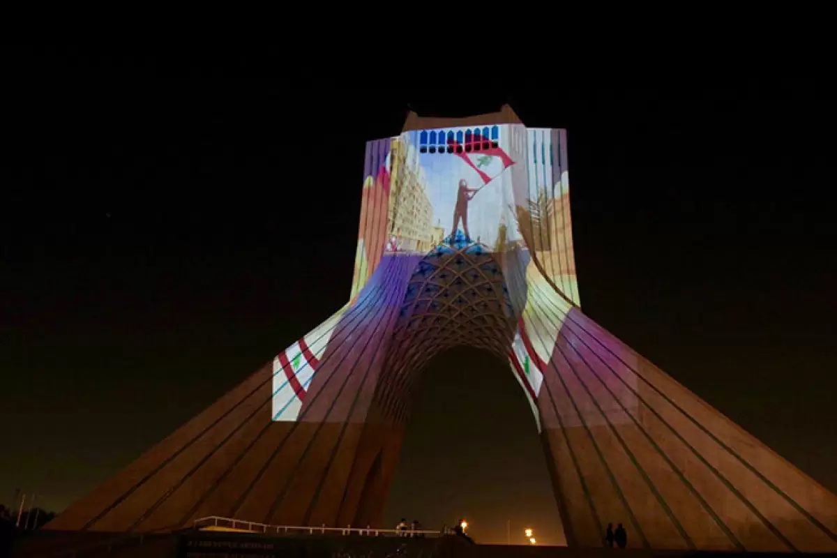 ببینید | ویدیومپینگ «کرمان تسلیت» روی برج آزادی
