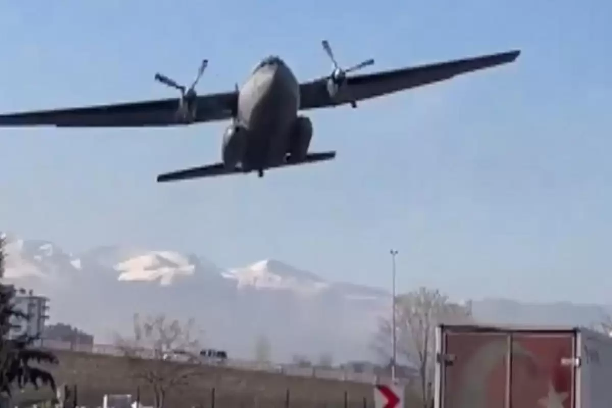 (ویدئو) پرواز کم ارتفاع و فرود اضطراری هواپیمای ارتش ترکیه
