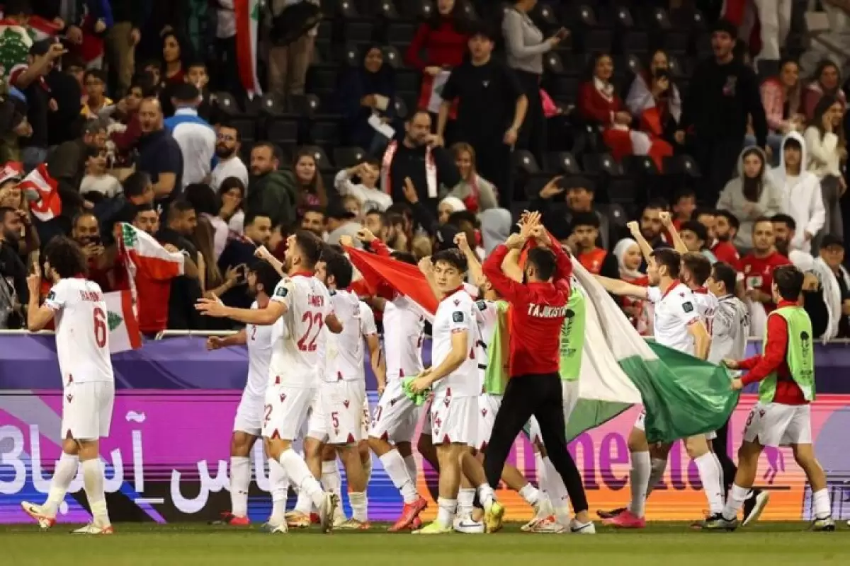 ببینید | شعار خلیج فارس ایران از سوی هواداران تیم ملی در ورزشگاه