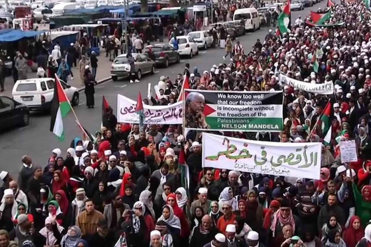 ببینید | پیغام مهم فلسطینی‌ها پای مجسمه ماندلا در رام‌الله