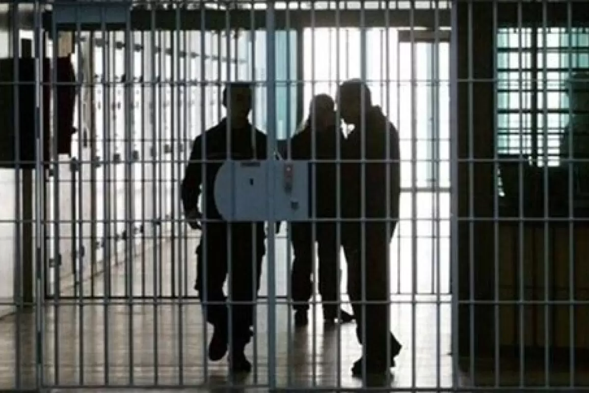 ببینید |  فرار رئیس مافیای ایتالیایی از زندان فوق امنیتی با استفاده از ملحفه!