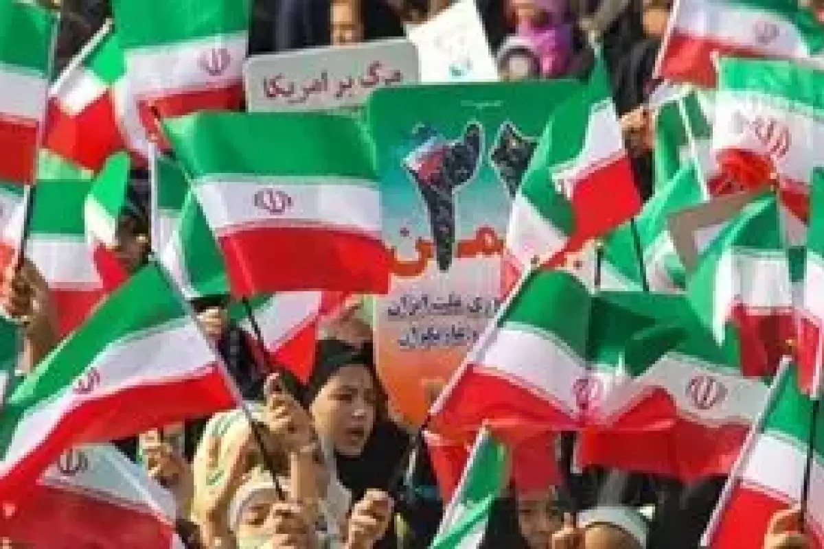 روزنامه کیهان درباره راهپیمایی ۲۲ بهمن سال ۸۹ چه نوشته بود؟ + عکس