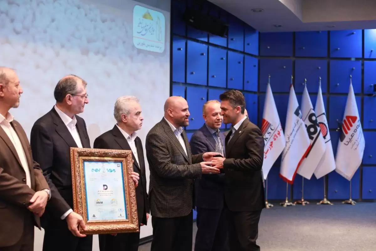  کسب تندیس بلورین جایزه ملی تعالی سازمانی توسط شركت توسعه آهن و فولاد گل گهر