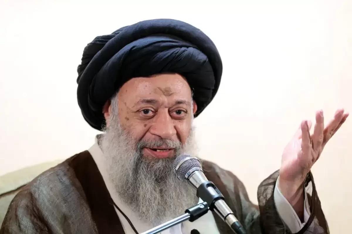 نصف عمرم زمان شاه بود و نصفش زمان امام خمینی و خامنه‌ای؛ آن زمان همه‌اش فقر، بدبختی و فلاکت بود ، نه آب داشتیم و نه برق، گاز و جاده