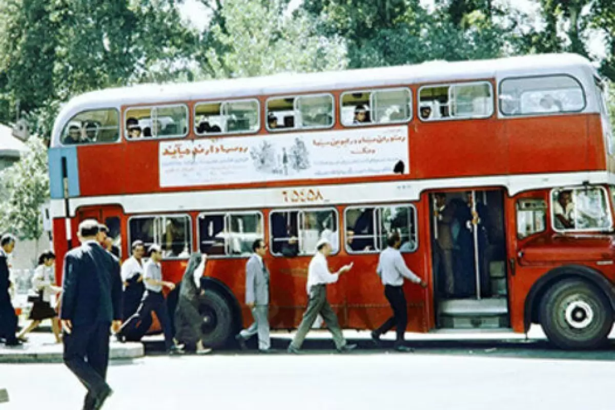 (عکس) اولین باری که مردم تهران اتوبوس ۲ طبقه دیدند