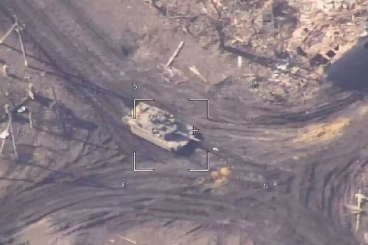 ببینید | لحظه منفجر شدن اولین تانک پیشرفته آمریکایی در ارتش اوکراین توسط ارتش روسیه