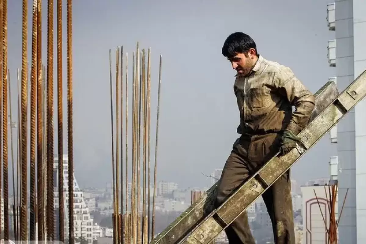 اینفگرافیک| کارگران ایرانی در مقایسه با کارگران کشورهای منطقه چقدر حقوق می‌گیرند؟