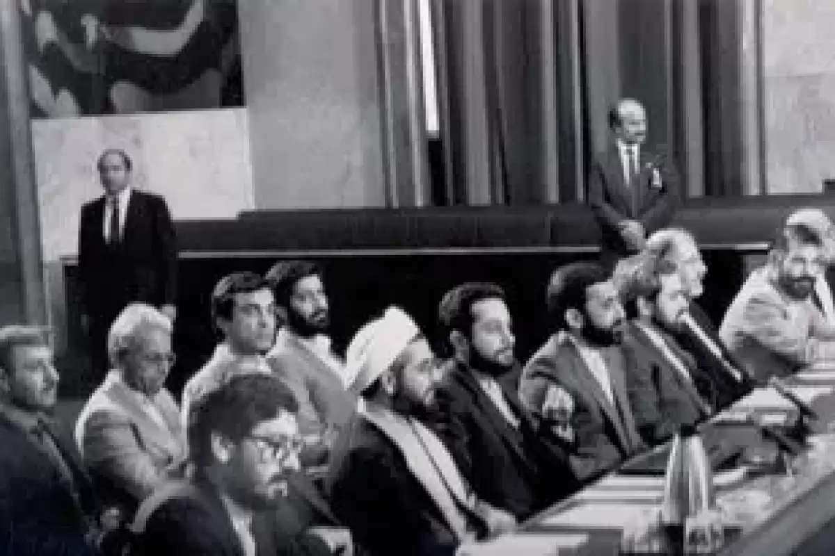 واکنش تند سایت حسن روحانی به ادعای اخیر قدیری ابیانه مبنی بخشیدن اروندرود به صدام؛ این «ورشکسته ناپایدار» نمی‌داند به جز اوایل جنگ، صدام هیچ‌گاه جرأت صحبت از واگذاری اروندرود را نداشت‌
